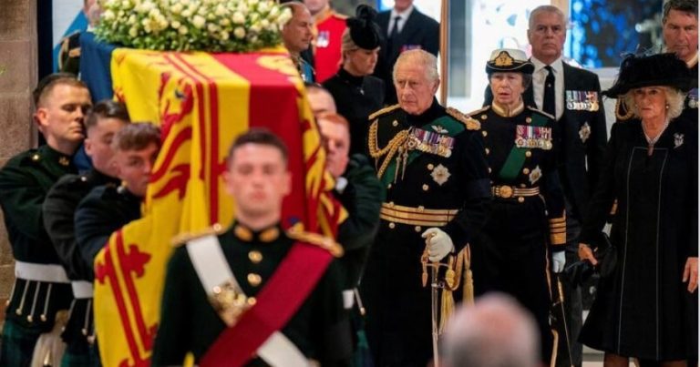 Kraliçanın dəfni zamanı xidmətdə olan əsgərin meyiti TAPILDI – FOTO Kraliçanın dəfni zamanı xidmətdə olan əsgərin meyiti TAPILDI – FOTO
