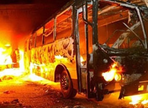 Pakistanda sərnişin avtobusu yandı: 10 ölü, 20 yaralı