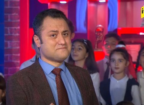 İTV Makronla bağlı səhnəciklə əlaqədar açıqlama yaydı – VİDEO