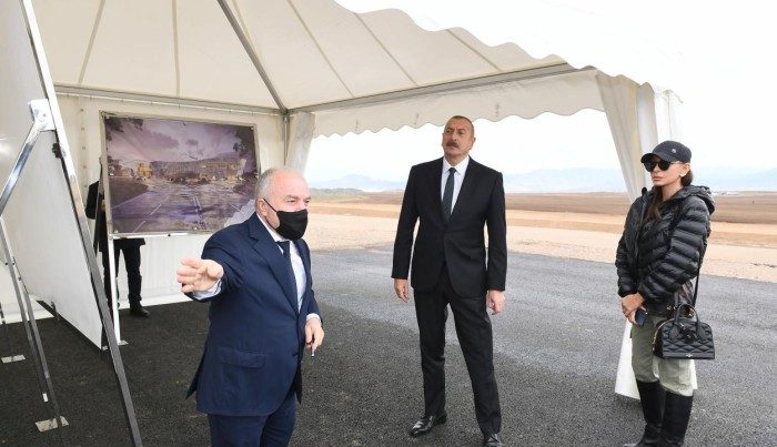 Prezident və birinci xanım Zəngilan hava limanında – YENİLƏNİB Prezident və birinci xanım Zəngilan hava limanında – YENİLƏNİB
