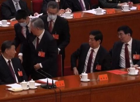 Çin keçmiş lideri Kommunist Partiyasının qurultayından zorla uzaqlaşdırıldı – VİDEO