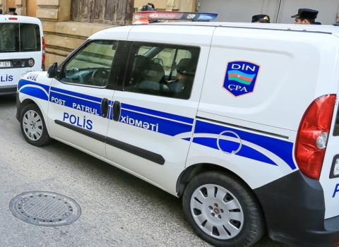 Parklarda cütlüklərə yaxınlaşıb pul istəyən SAXTA POLİS saxlanıldı – FOTO