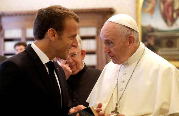 Makron Roma Papasından Putinə zəng vurmağı xahiş etdi Makron Roma Papasından Putinə zəng vurmağı xahiş etdi