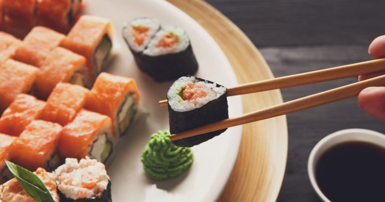 Suşi yeyənlər bunu mütləq oxusun – Diqqət etməsəniz… Suşi yeyənlər bunu mütləq oxusun – Diqqət etməsəniz…