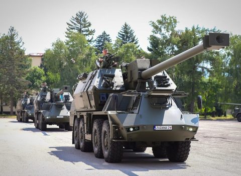 Slovakiya Ukraynaya daha iki özüyeriyən haubitsa təhvil verdi