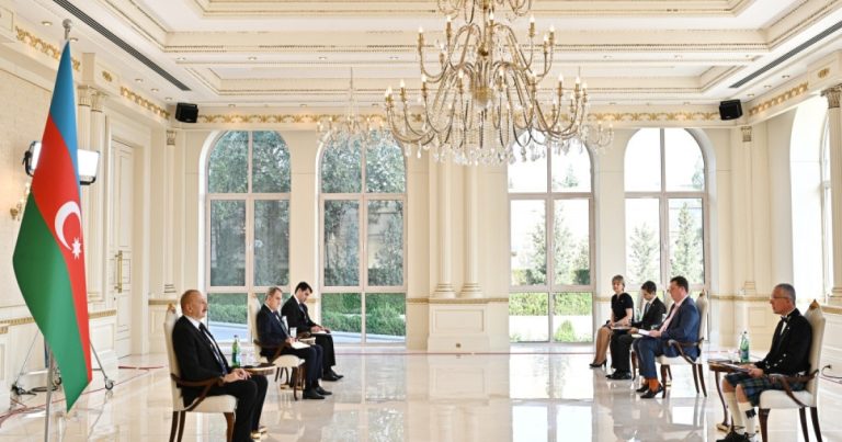 Prezident: “Britaniya Azərbaycana ən çox sərmayə qoymuş ölkə və strateji tərəfdaşdır” Prezident: “Britaniya Azərbaycana ən çox sərmayə qoymuş ölkə və strateji tərəfdaşdır”
