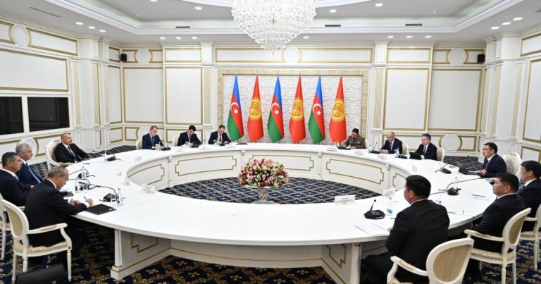 Prezident: “Azərbaycan Qırğızıstanda investisiya layihələrində maraqlıdır” Prezident: “Azərbaycan Qırğızıstanda investisiya layihələrində maraqlıdır”