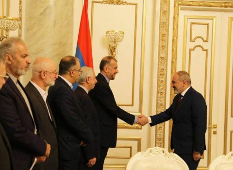 Rəisi Paşinyanı İrana səfərə dəvət etdi