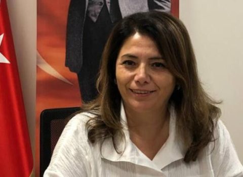 Türkiyədə qadın vəkillər İrandakı qiyama həmrəylik əlaməti olaraq SAÇLARINI KƏSDİ – VİDEO