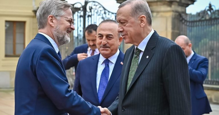 Çexiya Baş naziri: “Türkiyə miqrasiya böhranının həllində açar rolunu oynayır”” Çexiya Baş naziri: “Türkiyə miqrasiya böhranının həllində açar rolunu oynayır””