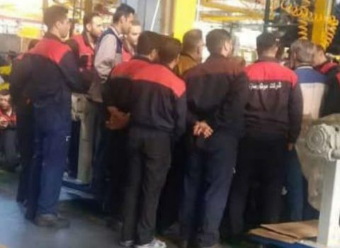 Təbriz traktor zavodunun narazı fəhlələri işi dayandırdılar