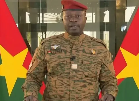 Burkina-Faso Prezidenti istefa verərək ölkəni tərk etdi