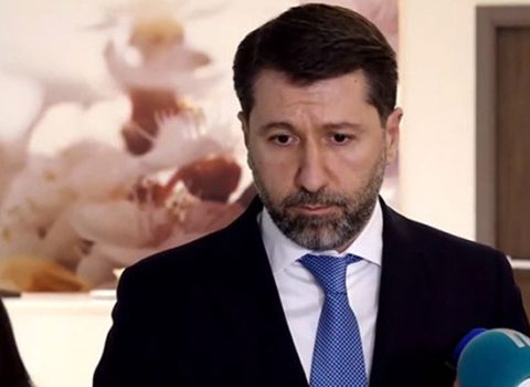 Müavini işdən çıxarılan erməni nazir istefa verdi