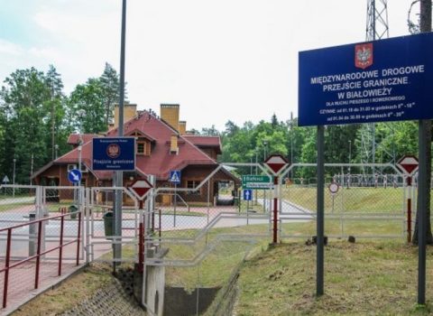 Polşa Belarusla sərhəddə hasarın tikintisini başa çatdırdı