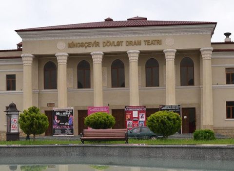 Korrupsiyada ittiham olunan teatr direktoru işdən çıxarıldı