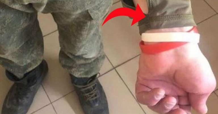 Rusiya ordusunda bu əsgərlərə qolbaq taxılır – SƏBƏB Rusiya ordusunda bu əsgərlərə qolbaq taxılır – SƏBƏB