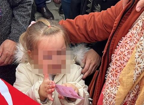 Mədəndəki partlayışda atasını itirən balaca qızın görüntüləri ürəkləri dağladı – VİDEO