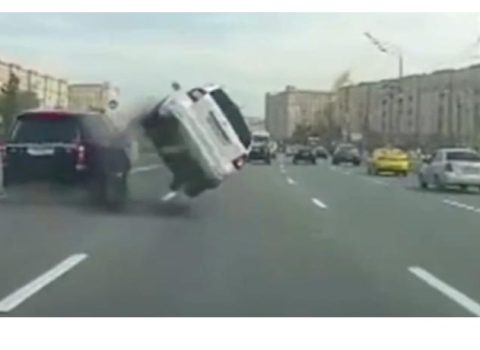 Deputatın “Range Rover”ini vurdular: özü içində olub – VİDEO
