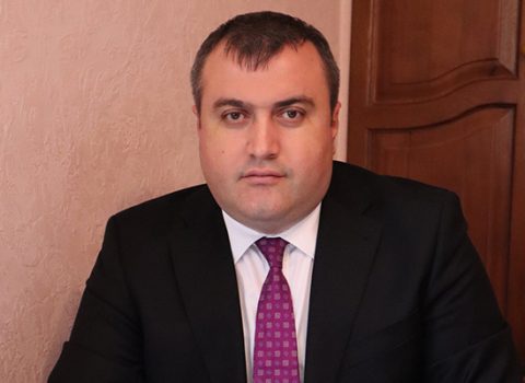 Elçin Sadıqov rüşvət verdiyini ETİRAF ETDİ: “Əvəz mənə fantastik məbləğ demişdi”