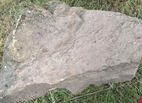 Azərbaycanda qədim aramey əlifbası ilə yazılmış daş kitabə tapıldı – FOTO