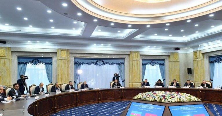 Prezident: “Azərbaycan artıq uzun illərdir ki, dost ölkələr üçün investordur” Prezident: “Azərbaycan artıq uzun illərdir ki, dost ölkələr üçün investordur”