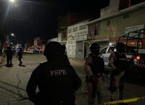 Silahlı şəxslər bara hücum etdi: 12 nəfər ölü