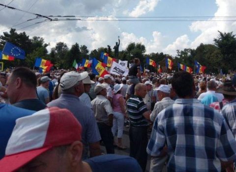 Müxalifət Kişinyovda növbəti mitinqlərə başladı