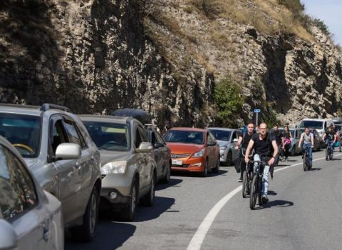 Rusiyadan Gürcüstana getmək istəyən 180-dən çox şəxs sərhəddə ÇAĞIRIŞ VƏRƏQƏSİ ALDI