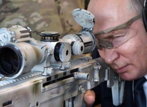 Putin snayper tüfəngindən atəş açdı – VİDEO