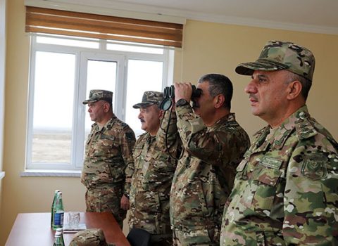 Müdafiə naziri döyüş hazırlığı üzrə məşğələləri izlədi – FOTO