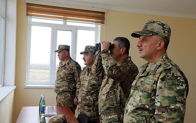 Müdafiə naziri döyüş hazırlığı üzrə məşğələləri izlədi – FOTO Müdafiə naziri döyüş hazırlığı üzrə məşğələləri izlədi – FOTO