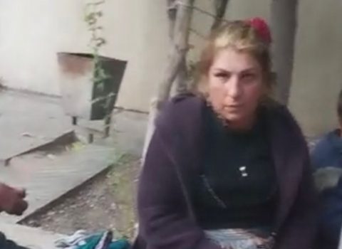 Metroda azyaşlıları dilənçiliyə sövq edən qadın SAXLANILDI