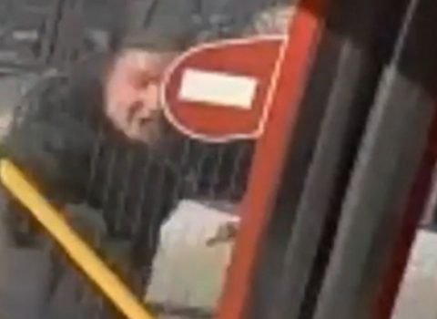 Avtobusun yolunu kəsərək xuliqanlıq edən sürücü saxlanıldı