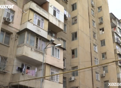 Bakıda bu binanın sakinləri təhlükə ilə üz-üzədir – VİDEO