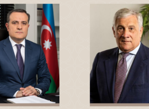 Ceyhun Bayramov italiyalı həmkarı ilə telefonla danışdı