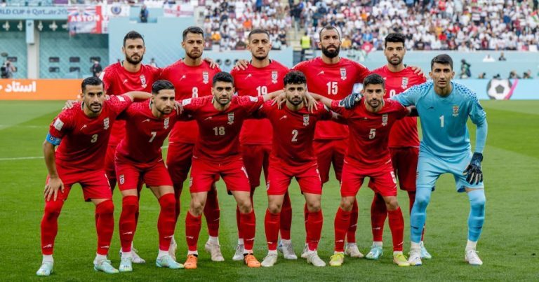 İranlı futbolçular DÇ-2022-nin ilk oyununda öz himnlərini oxumaqdan İMTİNA ETDİLƏR – VİDEO