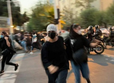 İranda həbs edilən etirazçılar cinsi istismara məruz qaldı