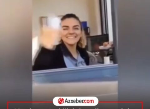 İranlı qadın türk xanımlara yaxınlaşaraq vərəq uzatdı: üzərində yazılanlar görənləri kədərləndirdi – VİDEO