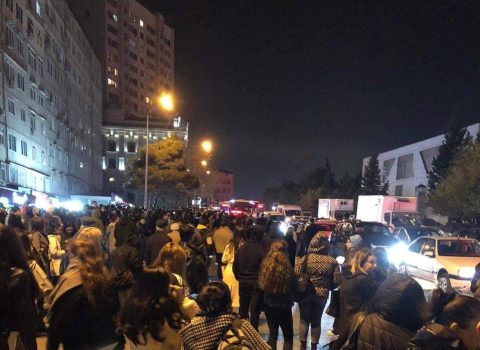Azadlıq metrosunun çıxışında İZDİHAM yaşanır – SƏBƏB