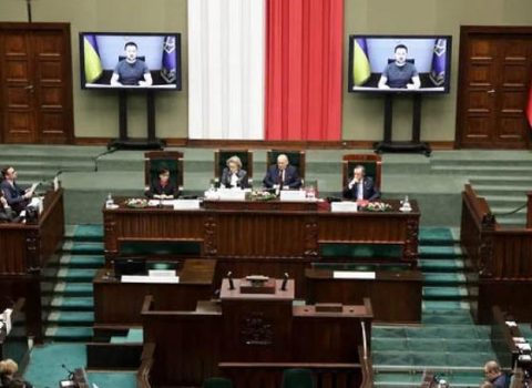 Paşinyanın NÖVBƏTİ SATQINLIĞI:  Deputatları Zelenskinin anti-Rusiya çıxışını ayaqüstə ALQIŞLADILAR