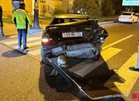 Bakıda piyadaya yol verən sürücü qəzaya uğradı – FOTO
