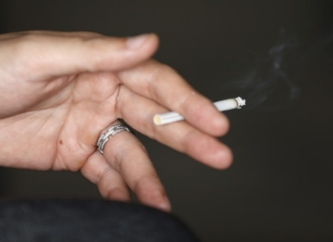 Siqaret tüstüsünün yeni təhlükəsi aşkarlandı