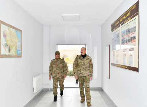 Prezident hərbçilər üçün tikilmiş binalarla tanış oldu – FOTO