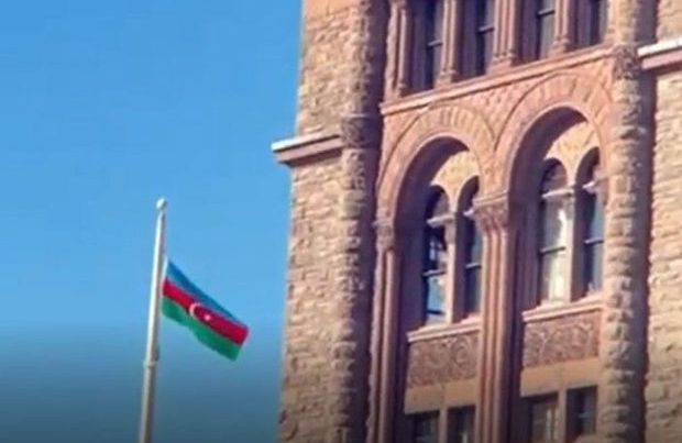 Kanada parlamentinin önündə ilk dəfə Azərbaycan bayrağı ucaldıldı – VİDEO Kanada parlamentinin önündə ilk dəfə Azərbaycan bayrağı ucaldıldı – VİDEO