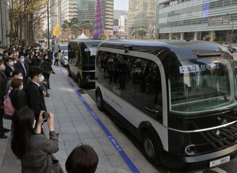 Sürücüsüz avtobuslar istifadəyə verildi: Pulsuz xidmət göstərəcək