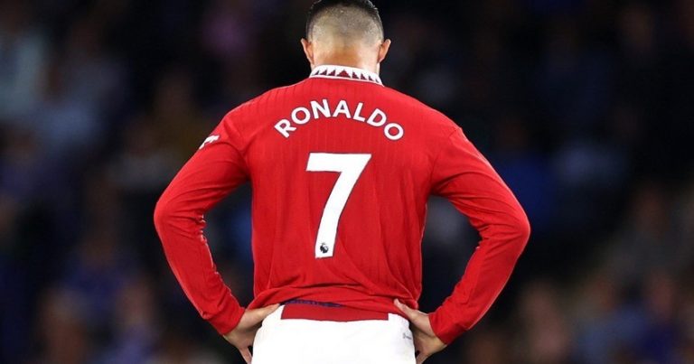 “Mançester Yunayted” Ronaldo ilə müqaviləyə xitam verdi