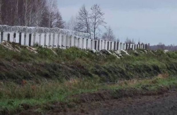 Ukrayna Belarusla sərhəddə hasar çəkməyə başladı – VİDEO