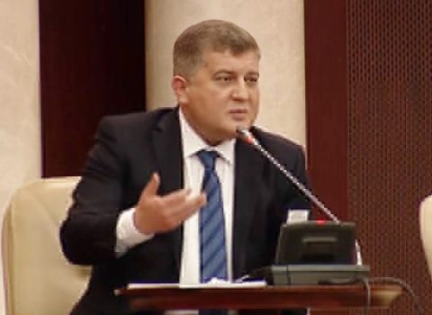 Erkin Qədirli Milli Məclisdə düyməni səhv basdı