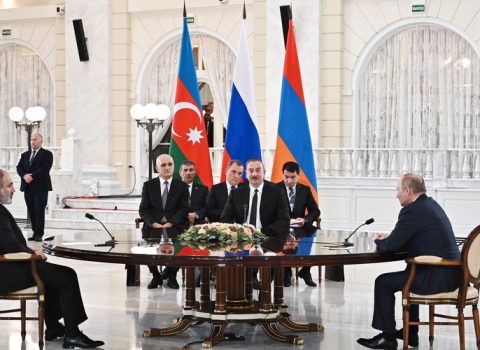 “Bakı Rusiyanın təkliflərini rədd edir, İrəvan sülh müqaviləsinin Qərb variantına meyllidir” – “Joxovurd”