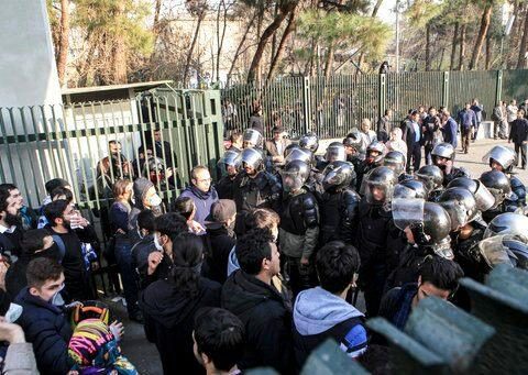 SEPAH qüvvələri xalqa atəş açır